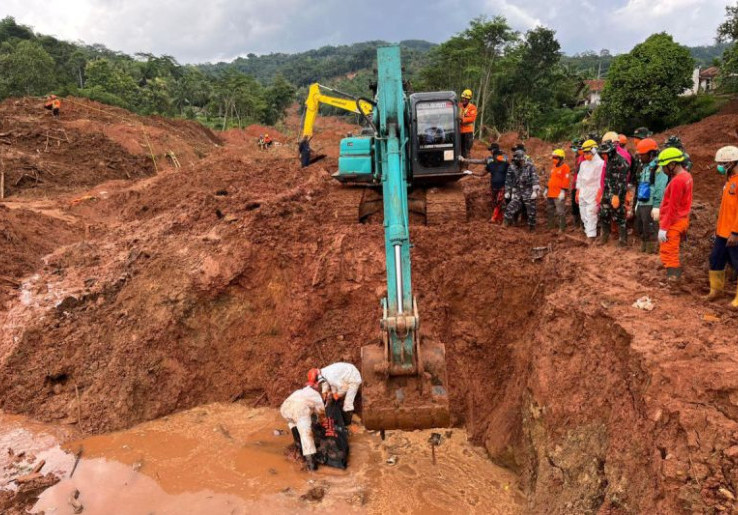 Update Pencarian Korban Longsor Cilacap: 20 Orang Tewas, 3 Orang Masih Hilang
