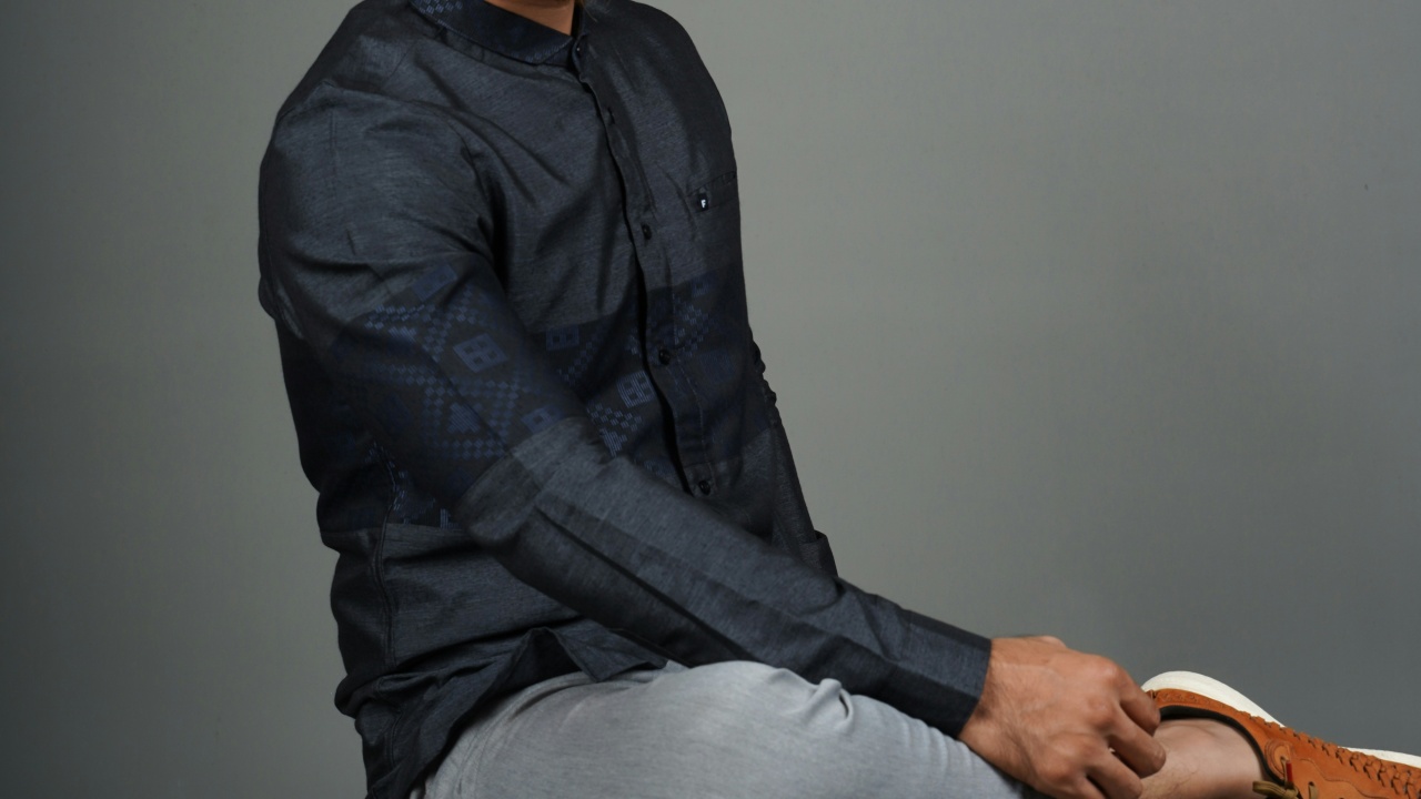 6 Tips Gaya Minimalis Pria saat Lebaran, Tetap Tampil Stylish dan Nyaman