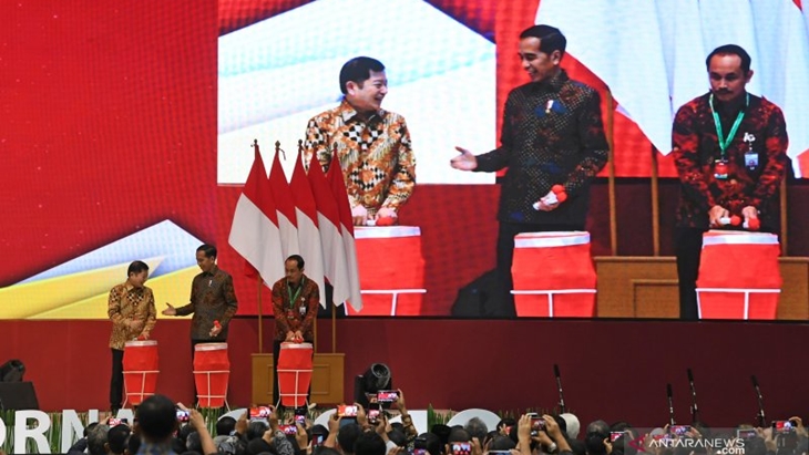 Jokowi Kesal Sampai-sampai Cangkul Harus Impor