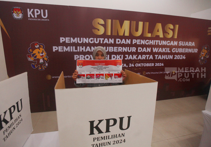 Antusias Warga Ikuti Simulasi Pemungutan Suara Pilkada DKI Jakarta 2024
