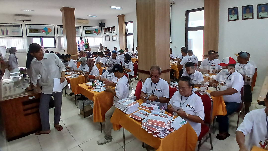 KPU Solo Mulai Sortir 454.487 Surat Suara Pilkada 2024