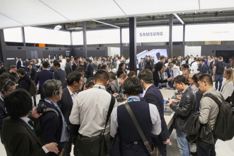 Suasana stan Samsung di pameran teknologi Mobile World Congress (MWC) 2019. (news.samsung.com)