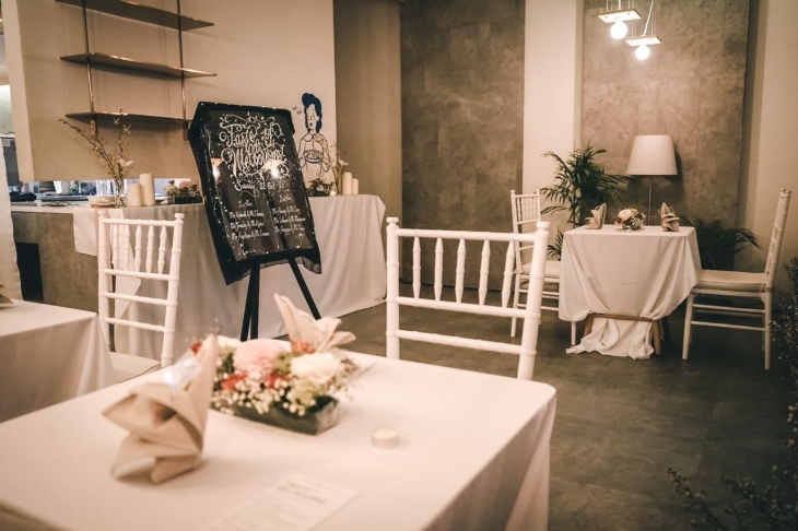 Fine dining ini menimbulkan kesan romantis. (Foto: Side/Prassso)