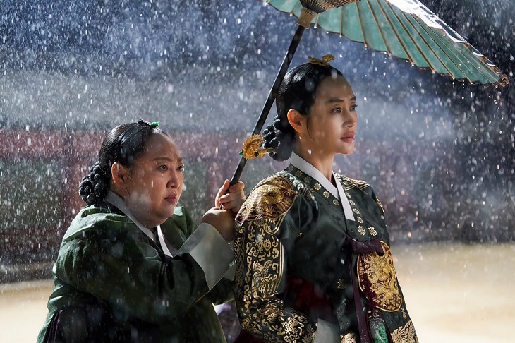 the queen's umbrella