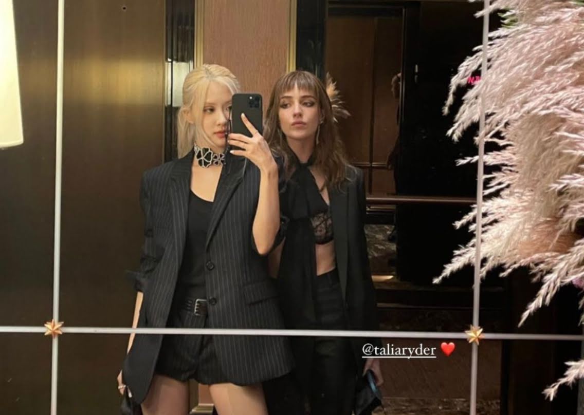 Rosé dan Talia. | @roses_are_rosie/ Instagram