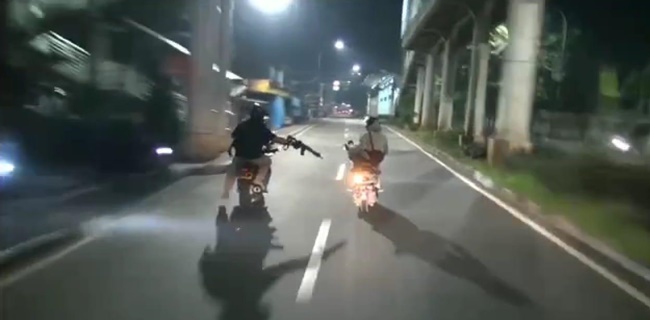 Tangkapan layar aksi Tim Rajawali Polres Jakarta Timur mengejar pelaku jambret di Cakung/Repro