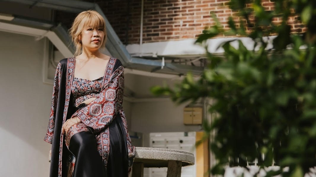 Menenun Cerita Lintas Budaya: Kolaborasi Artistik Raja Rani dan Linying