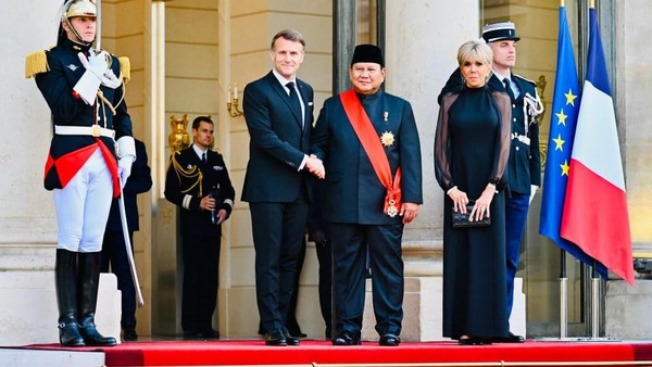 Dijamu Presiden Emmanuel Macron Santap Malam di Paris, Presiden Prabowo Pakai Lencana Anugerah Penghormatan Tertinggi Prancis