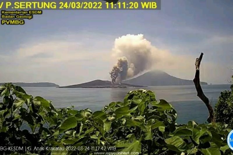Erupsi Gunung Krakatau. (Foto: Antara)