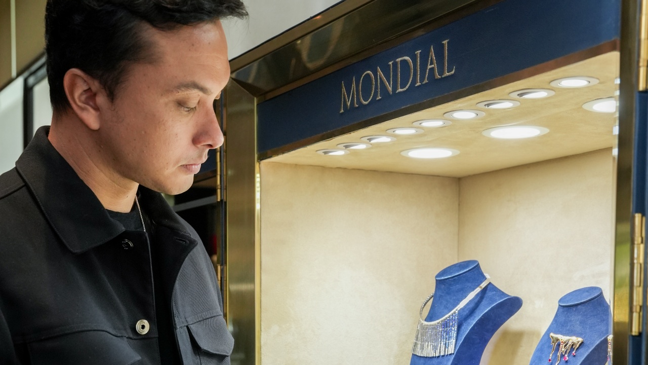 MONDIAL Perkenalkan Koleksi Precious Fire Baru, Nicholas Saputra Kembali Jadi Creative Director