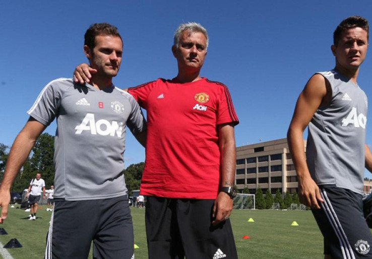 Manchester United Segera Menyodorkan Kontrak Baru pada Mata dan Herrera 