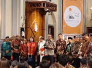 Sambangi Gereja Katedral, Pj Heru Lempar Pantun ke Jemaat Natal