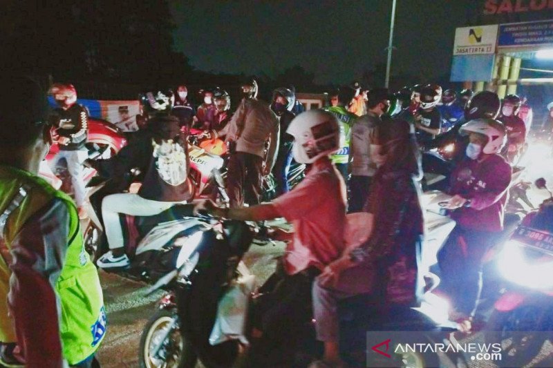Polisi Klaim Tak Loloskan Pemudik di Kedungwaringin, Hanya Mengurai Kemacetan