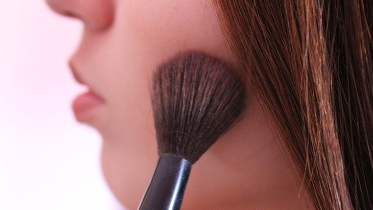 Seram! Ini Dia Dampak Buruk Pakai 'Face Powder' Setiap Hari
