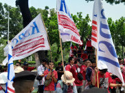 KSBSI Demo di Balai Kota Tuntut Kenaikan UMP 2024