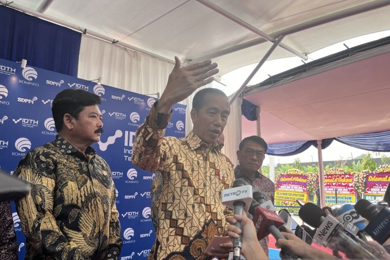 Luhut Minta Prabowo Tidak Rangkul Orang Toxic, Jokowi: Sudah Benar Dong