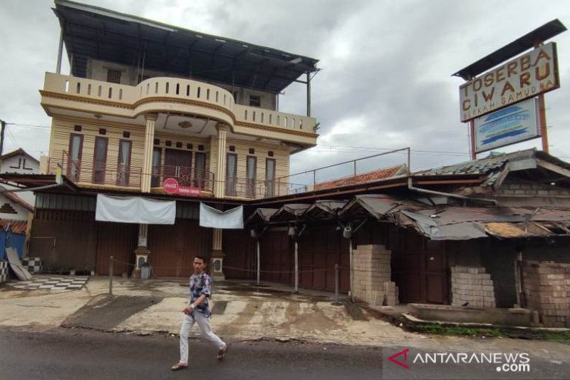 Rumah di Desa Hegarmanah, Kecamatan Karangtengah, Cianjur, Jawa Barat, tempat MDF ditangkap polisi, Kamis malam (31/12/2020). MDF (15 tahun) ditangkap polisi karena mengunggah video parodi lagu kebangsaan Indonesia Raya dan lambang negara Garuda Pancasila di media sosial. ANTARA/Ahmad Fikri