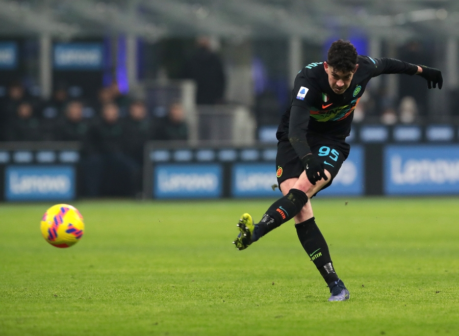 Inter Milan 'Tertawakan' Tawaran Receh Barcelona untuk Alessandro Bastoni