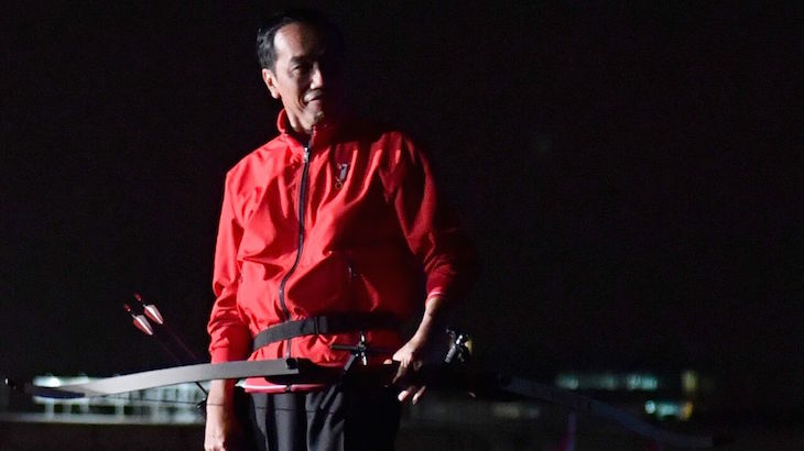  Lihat Nih! 8 Foto Penampilan Keren Presiden Jokowi Saat Memanah di Hitung Mundur Asian Games  