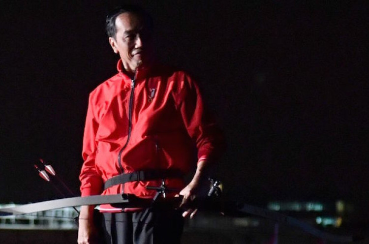  Lihat Nih! 8 Foto Penampilan Keren Presiden Jokowi Saat Memanah di Hitung Mundur Asian Games  