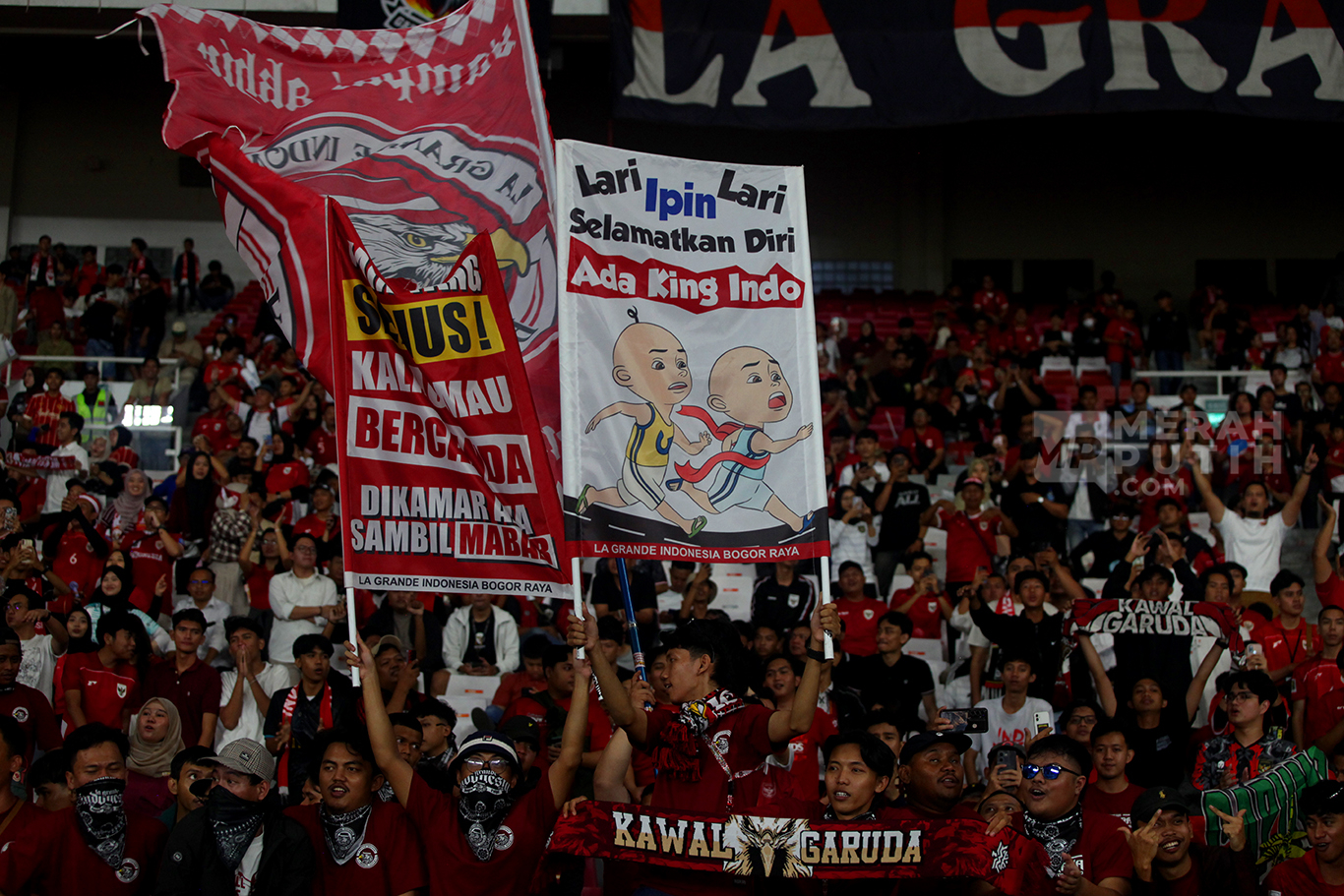 Supporter Timnas Indonesia Merahkan Stadion Utama GBK Dukung Garuda Muda Lawan Malaysia