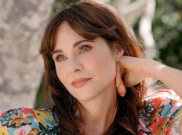 Zooey Deschanel Menolak Disebut ‘Manic Pixie Dream Girl’