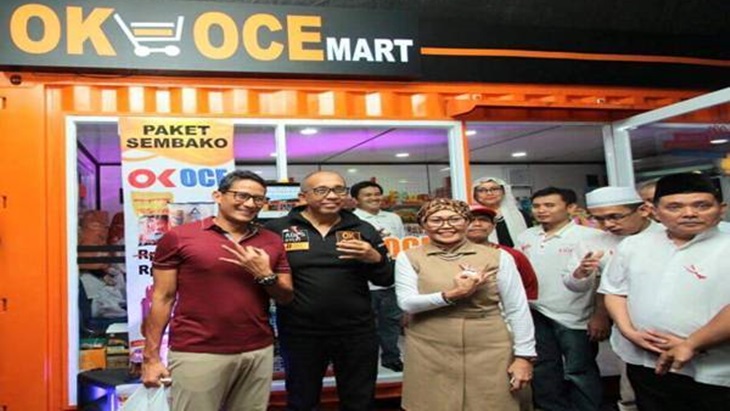 Mantan Wakil Gubernur DKI Jakarta Sandiaga Uno saat membuka gerai OK OCE Mart. Foto: ok-oce.id