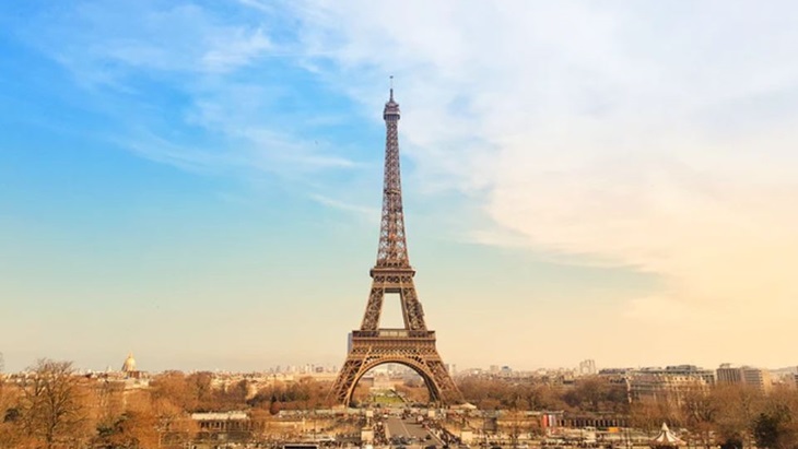 Menara Eiffel Kembali Dibuka, Belum Boleh ke Puncak Menara