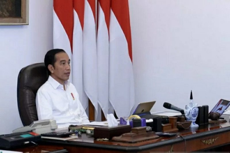 [Hoaks atau Fakta] Jokowi Bagi-Bagi Bantuan COVID-19 dengan Cara Dilempar