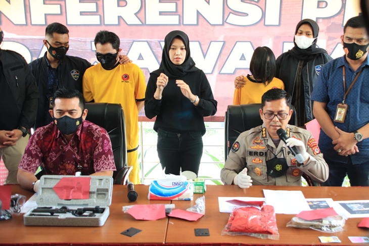 Konferensi pers pengungkapan kasus video porno. (Foto: MP/Humas Polda Jabar)