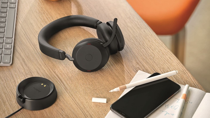 Headset untuk Bekerja Hybrid, Nyaman di Telinga