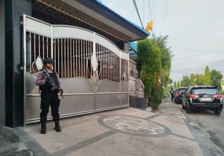 KPK Sita Senjata Api Saat Geledah Kantor Kontraktor Monumen Reog Ponorogo