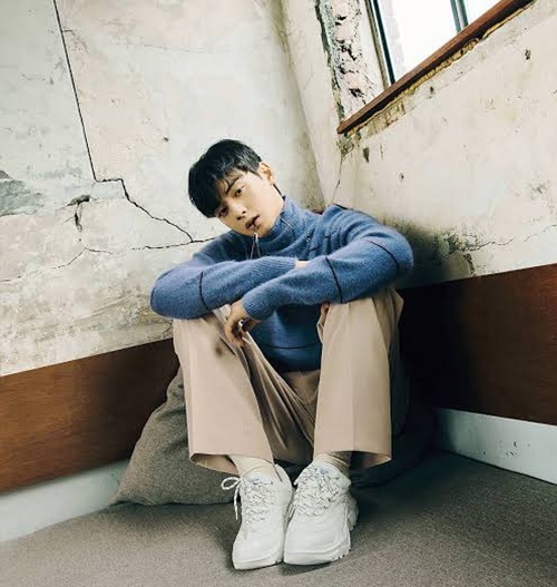 Selain Wajah Tampan, Idola Kpop Ini Miliki Latar Belakang Mengagumkan