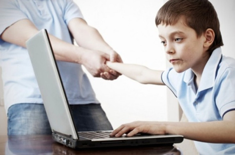 Fenomena di Era Digital: Anak Lebih Percaya Informasi di Internet daripada Informasi Dari Orang Tua