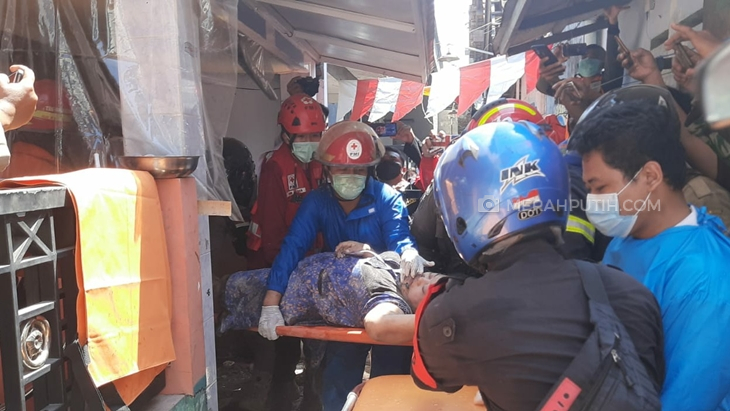 Lindungi Anak Sedang Belajar via Daring, Seorang Ibu Meninggal Tertimpa Bangunan