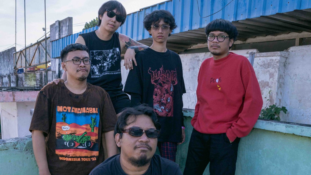 Tabraklari Mengkhayal dalam 'Andai Orang Pikir Aku Jadi PNS Gila'