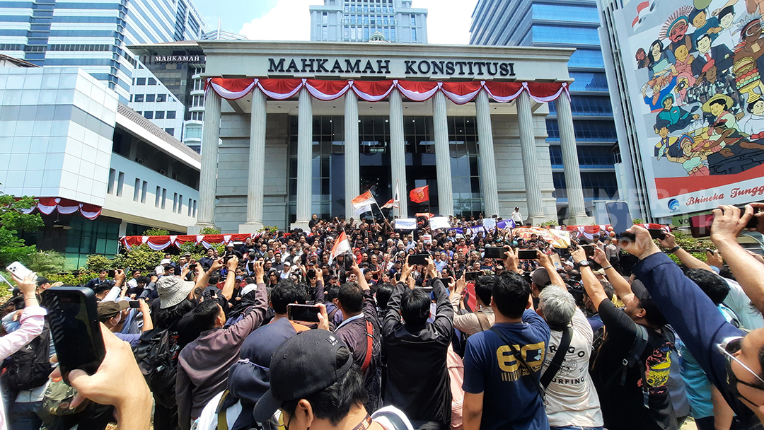 Pendemo Kecam DPR yang Dimanfaatkan Melanggengkan Kekuasaan Jokowi