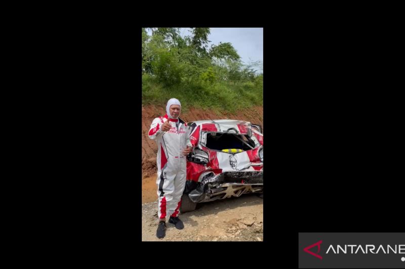 Tangkapan layar-Ketua MPR RI Bambang Soesatyo usai kecelakaan uji coba lintas Sirkuit Meikarta, Cikarang, Jawa Barat, Sabtu (27/11/2021). (ANTARA/Laily Rahmawaty)