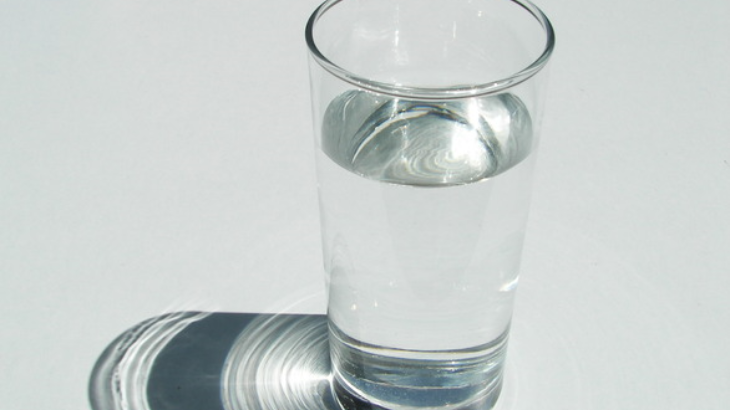 Meskipun Sehat, Minum air putih Bisa Berbahaya
