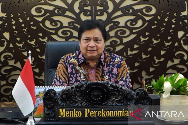 Menteri Koordinator Bidang Perekonomian Airlangga Hartarto saat menyampaikan keynote speech secara vitual dalam kegiatan UKSW Leader Forum, Rabu (11/5/2022). (ANTARA/Kemenko Perekonomian)
