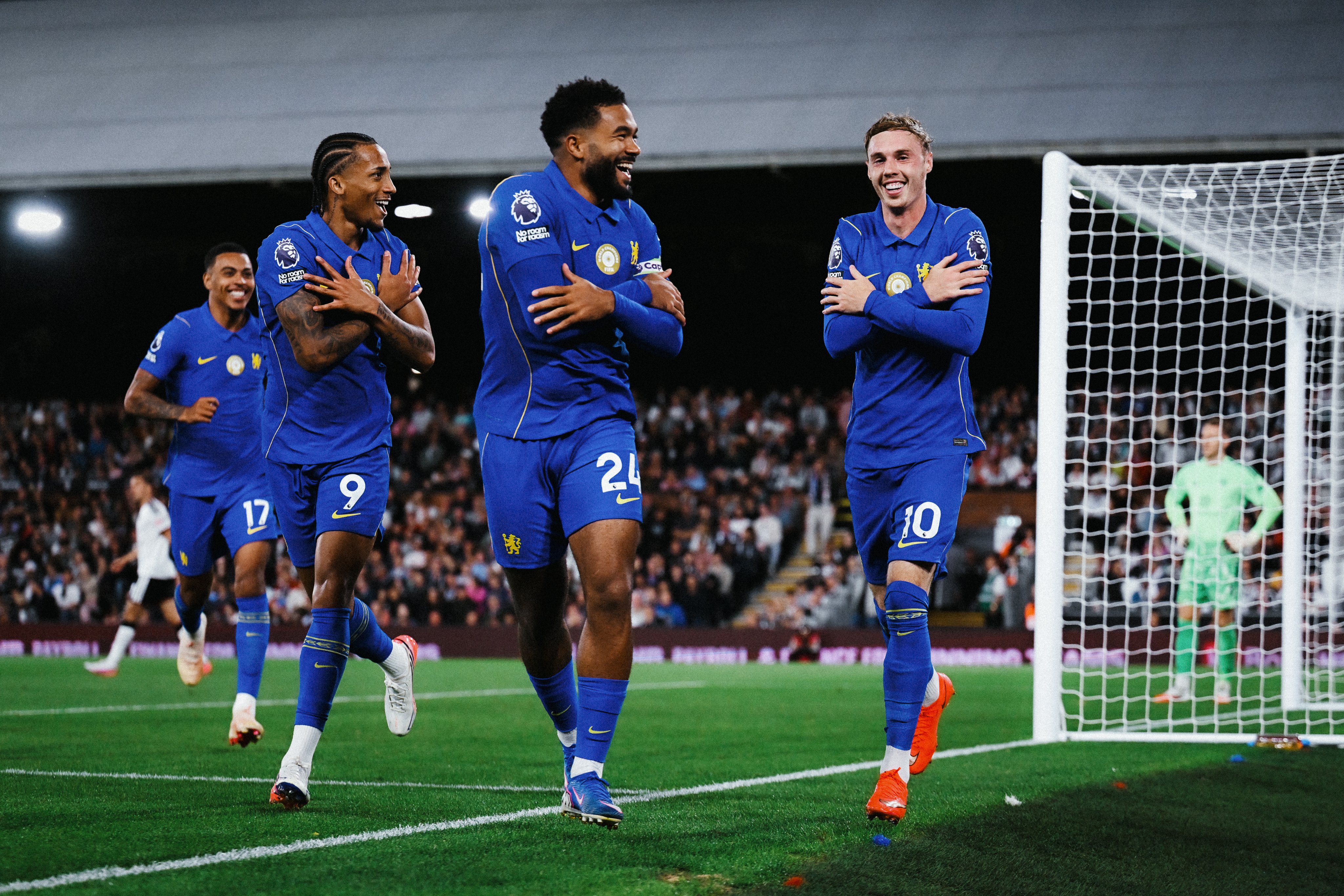  Skuad Chelsea merayakan gol dengan gaya selebrasi khas Cole Palmer. (Chelsea (X/Chelsea)