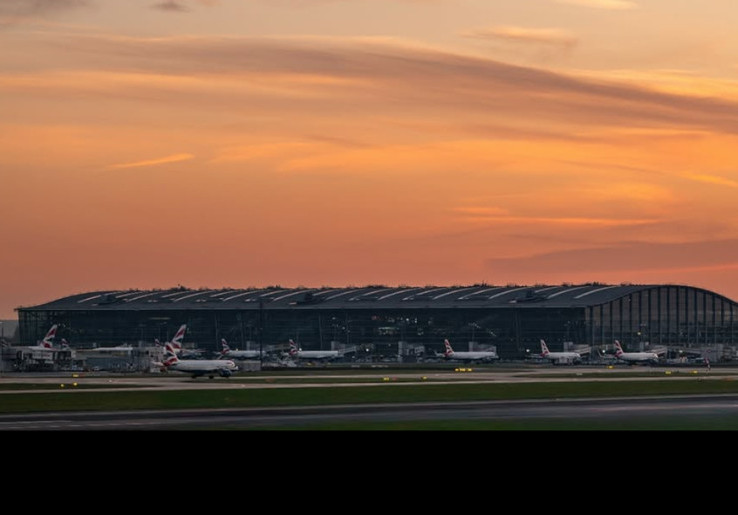 Heathrow tanpa Listrik, 1.350 Penerbagan Terdampak Dipindah ke Bandara Sekitar  