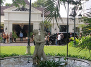 Jokowi Pimpin Rapat Kumbokarnan Pernikahan Kaesang di Museum Batik Danar Hadi
