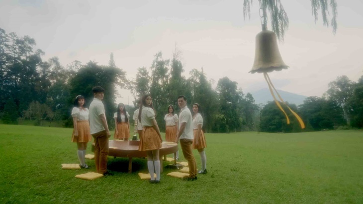 The Overtunes Rilis Video Musik 'Write Me Another Song'