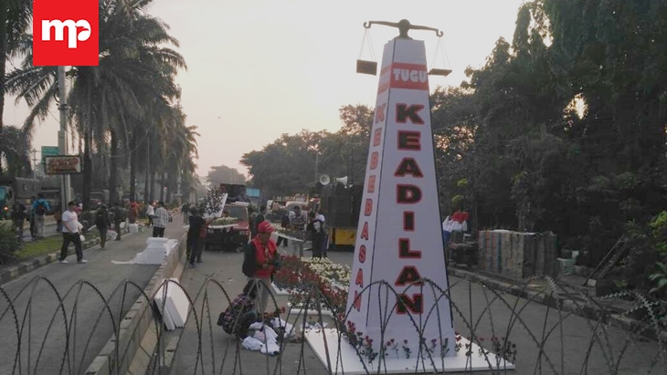 Tugu Keadilan Temani Ahok saat Pembacaan Vonis