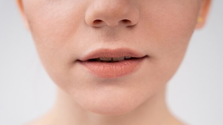 Atasi Bibir Kering saat Hamil
