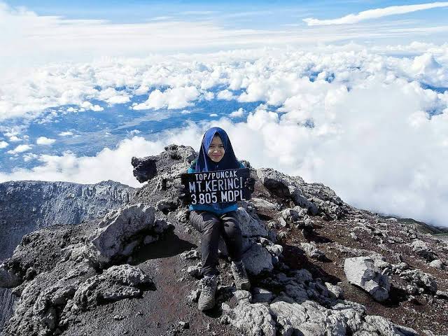 Jangan Ngaku Pendaki Handal Sebelum Taklukkan 3 Gunung di Indonesia Ini