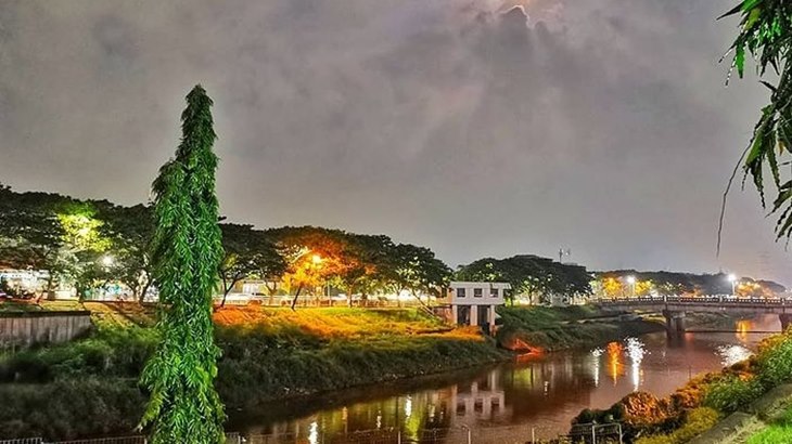 Banjir Kanal Timur, Pelesiran di Timur Jakarta