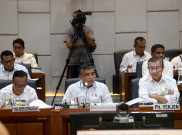 Raker Menteri Ketenagakerjaan Yassierli dengan Komisi IX DPR Bahas Permasalahan PHK Sektor Industri