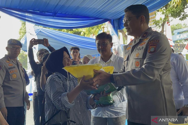 Polda Metro Jaya Gelar Gerakan Pangan Murah, Harga Beras Dijual Rp 55 Ribu Per Kemasan 5 Kg   